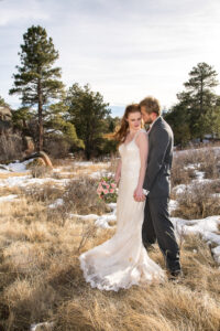 wyoming colorado winter wedding picture of a couple
